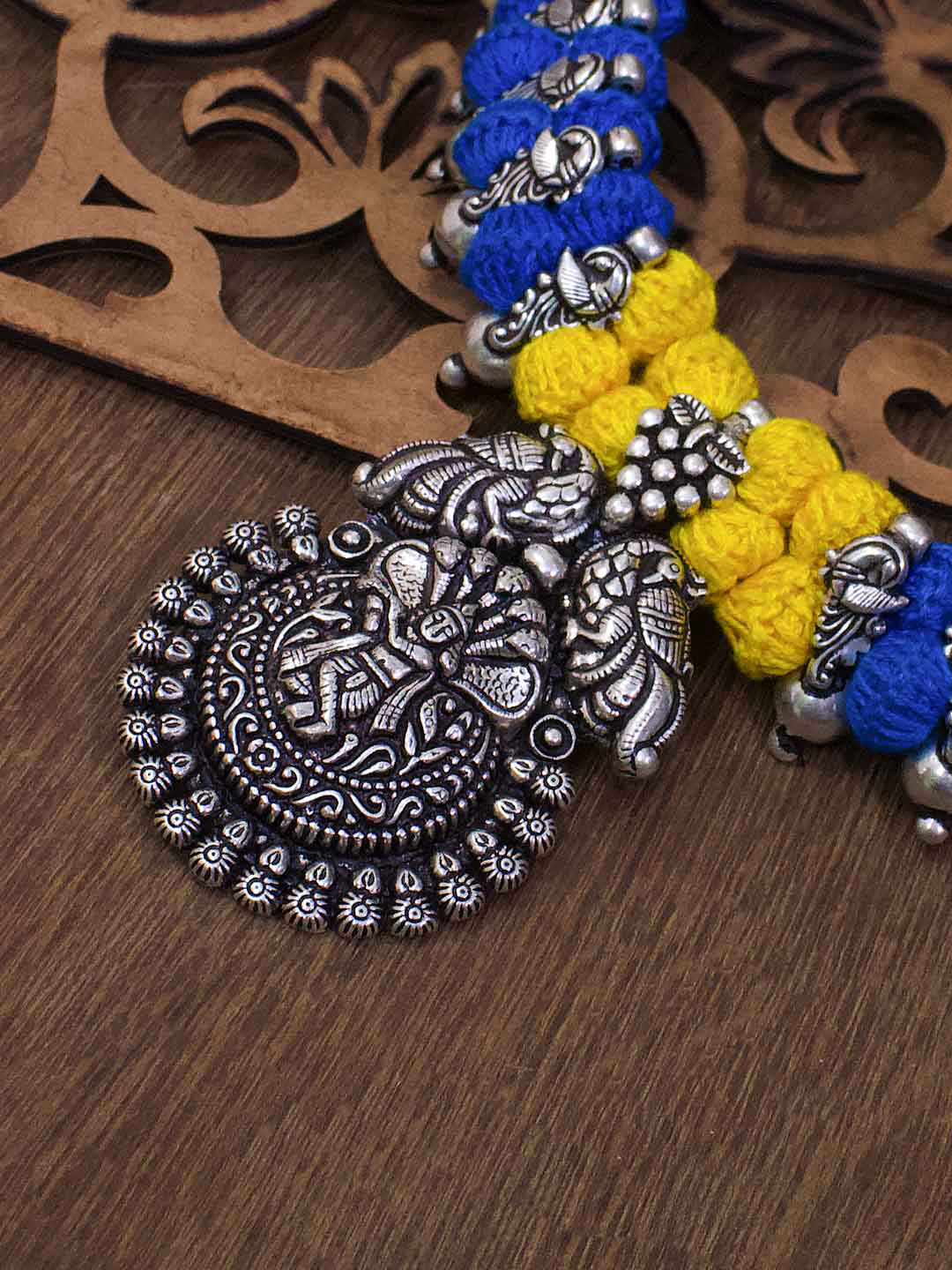 Cotton thread hot sale necklace designs